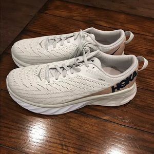 Women’s Hoka Arahi 4 NWB